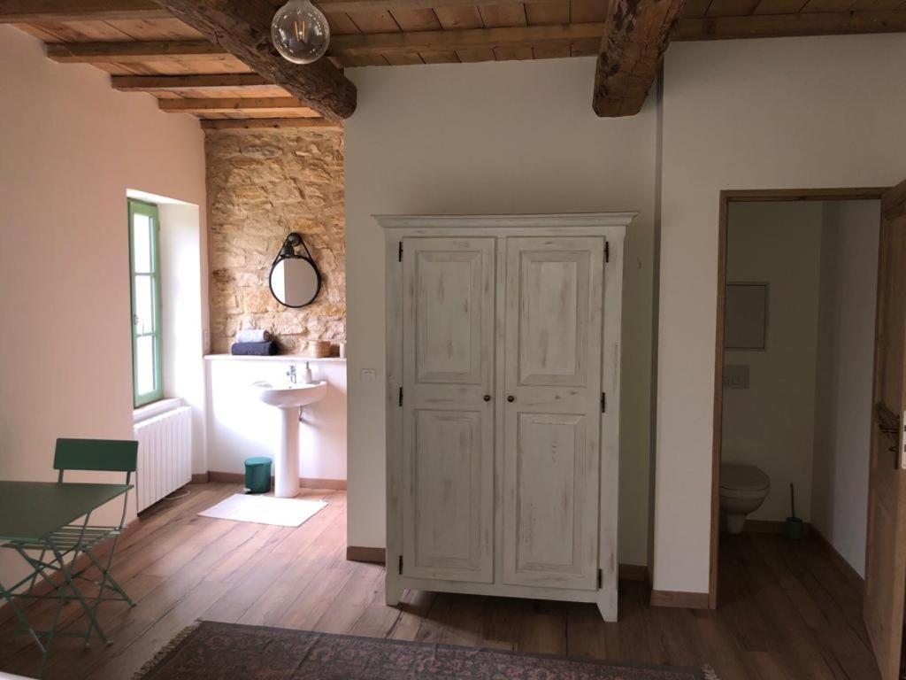 Chambre Du Tilleul - Charme, Confort Et Piscine Sigonce エクステリア 写真